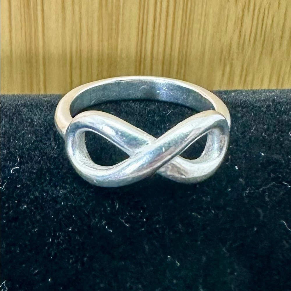 JAMES AVERY Sterling Silver Puffy Criss Cross Knot Infinity Ring; SIZE 5.75